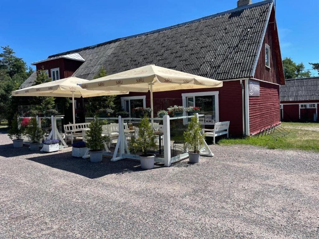 Emmaste Teemajan majoitus